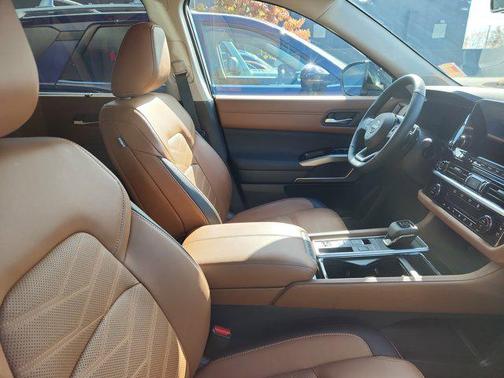 2024 Nissan Pathfinder Platinum FWD