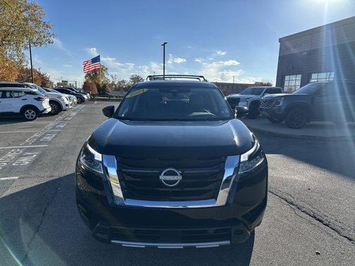2024 Nissan Pathfinder Platinum FWD