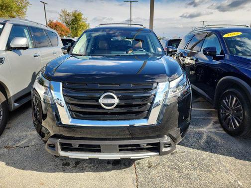 2024 Nissan Pathfinder Platinum FWD