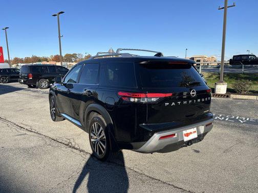 2024 Nissan Pathfinder Platinum FWD