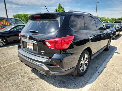 2017 Nissan Pathfinder SL