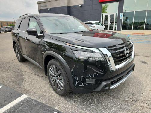 2025 Nissan Pathfinder SL 4WD