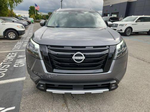 2025 Nissan Pathfinder SL 4WD