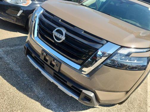 2025 Nissan Pathfinder Platinum 4WD