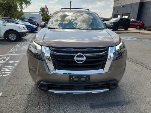 2025 Nissan Pathfinder Platinum 4WD