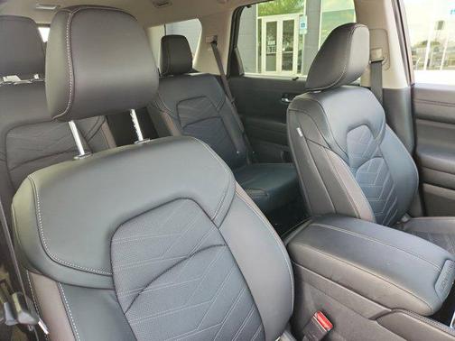 2025 Nissan Pathfinder Platinum 4WD