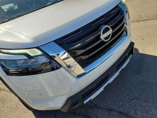 2025 Nissan Pathfinder Platinum FWD
