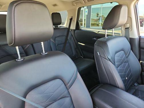 2025 Nissan Pathfinder Platinum FWD