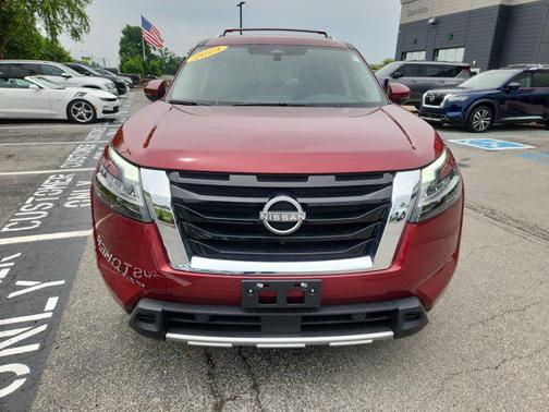 2023 Nissan Pathfinder SL 4WD