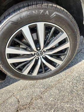 2025 Nissan Pathfinder Platinum FWD
