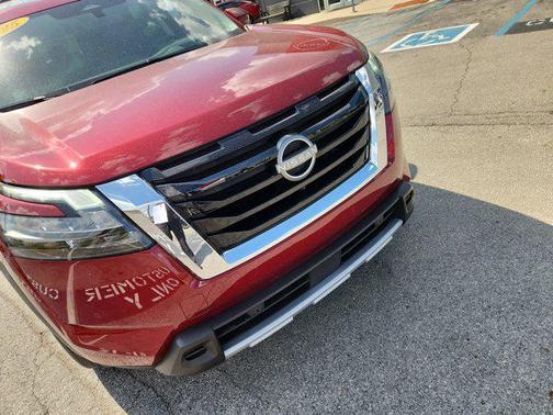 2025 Nissan Pathfinder Platinum FWD