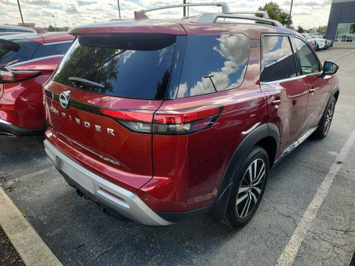 2025 Nissan Pathfinder Platinum FWD