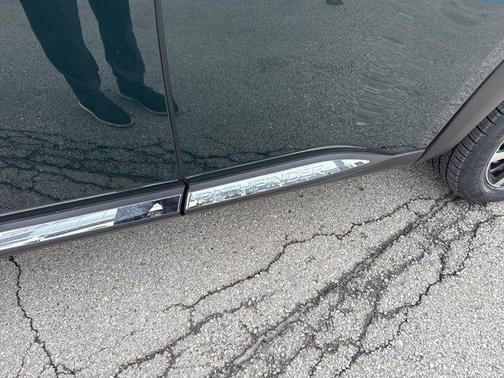 2024 Nissan Pathfinder Platinum 4WD