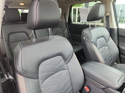 2024 Nissan Pathfinder Platinum FWD