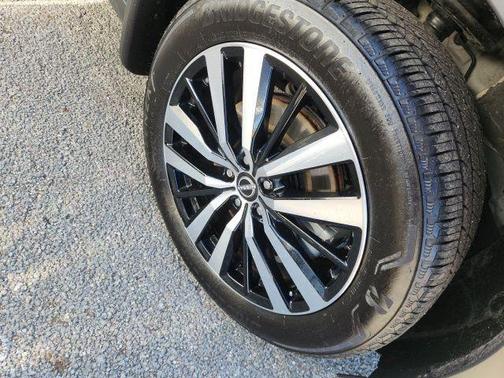 2025 Nissan Pathfinder Platinum FWD