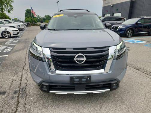2023 Nissan Pathfinder SL 4WD