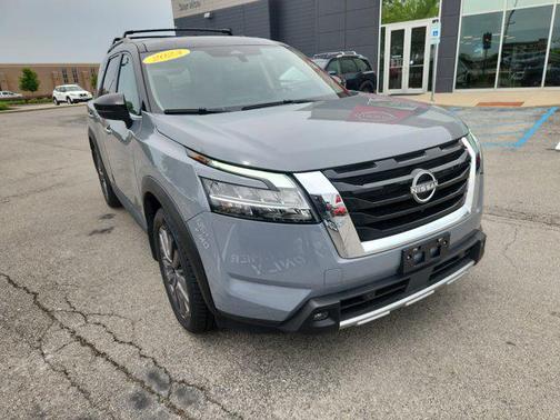 2023 Nissan Pathfinder SL 4WD
