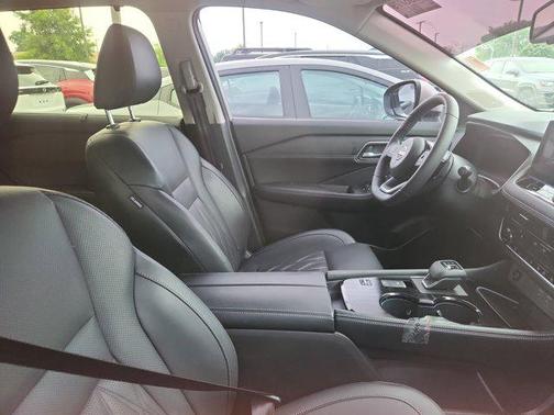 2024 Nissan Rogue Platinum