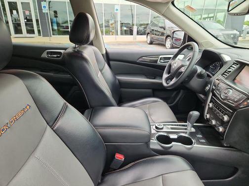 Magnetic Black Pearl 2020 Nissan Pathfinder SL 4WD