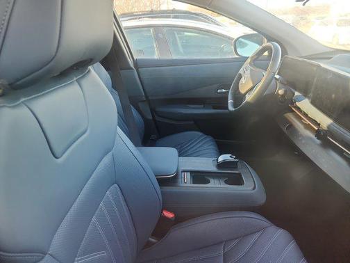 2025 Nissan ARIYA PLATINUM+