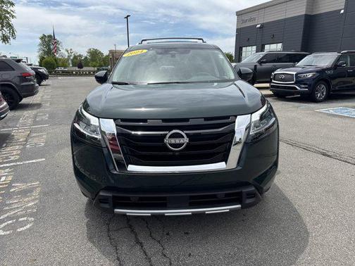 2024 Nissan Pathfinder SL 4WD