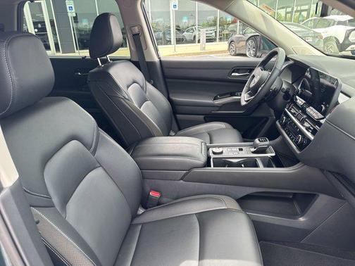 2024 Nissan Pathfinder SL 4WD