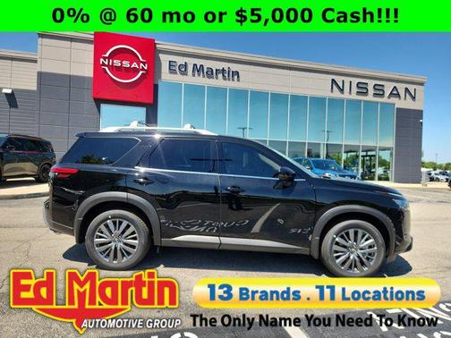 2025 Nissan Pathfinder SL 4WD