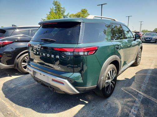 2024 Nissan Pathfinder Platinum 4WD