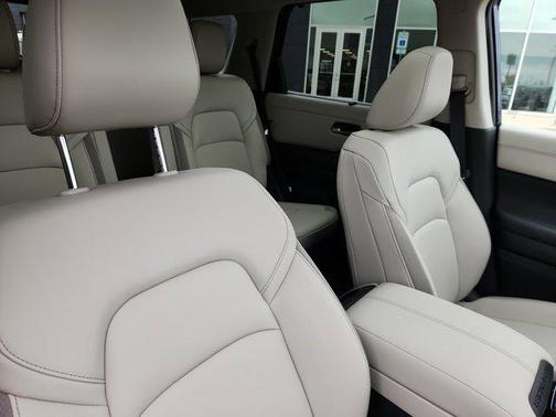 2025 Nissan Pathfinder SL 4WD