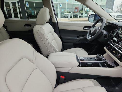 2025 Nissan Pathfinder SL 4WD