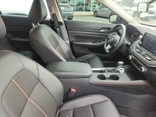2022 Nissan Altima SR FWD