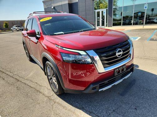 2023 Nissan Pathfinder SL 4WD