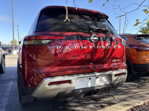 2023 Nissan Pathfinder SL 4WD