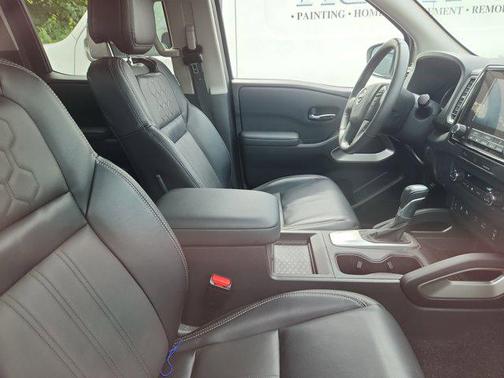 2024 Nissan Frontier SL