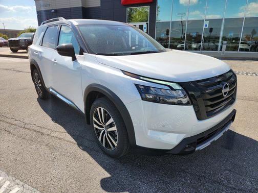 2025 Nissan Pathfinder Platinum 4WD