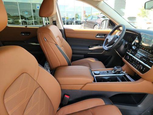 2025 Nissan Pathfinder Platinum 4WD