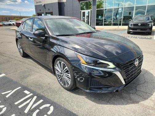 2025 Nissan Altima SL FWD
