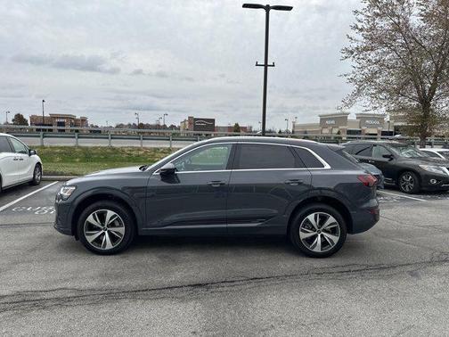 2024 Audi Q8 e-tron Premium Plus