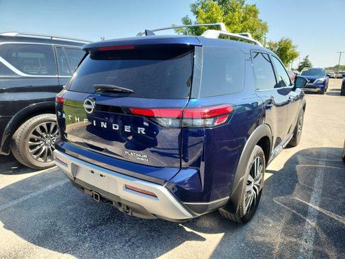2024 Nissan Pathfinder Platinum 4WD