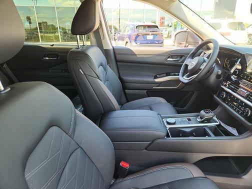 2025 Nissan Pathfinder Platinum 4WD