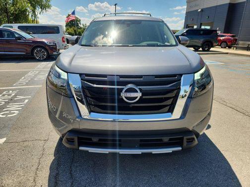 2025 Nissan Pathfinder Platinum 4WD