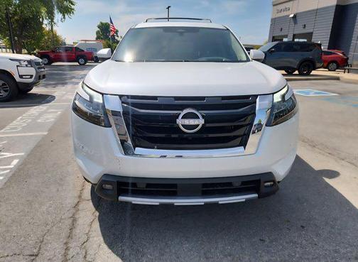 2025 Nissan Pathfinder Platinum 4WD