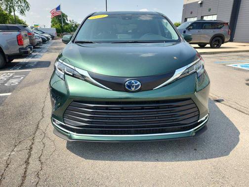 2022 Toyota Sienna XLE 7 Passenger