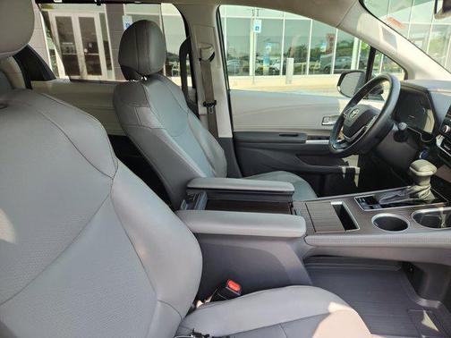 2022 Toyota Sienna XLE 7 Passenger
