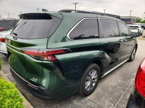 2022 Toyota Sienna XLE 7 Passenger