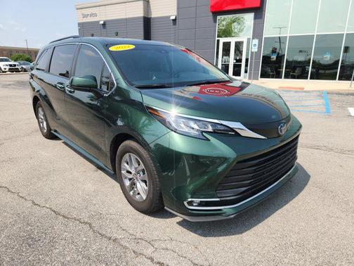 2022 Toyota Sienna XLE 7 Passenger