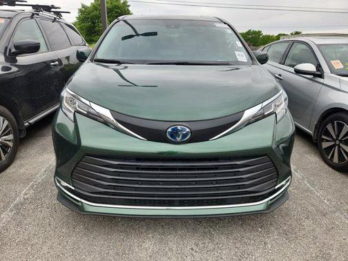 2022 Toyota Sienna XLE 7 Passenger