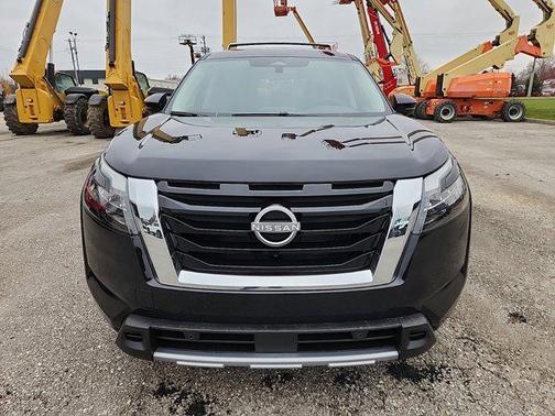 2025 Nissan Pathfinder SL 4WD