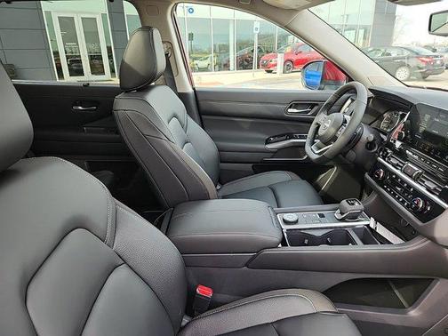 2025 Nissan Pathfinder SL 4WD