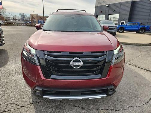 2025 Nissan Pathfinder SL 4WD